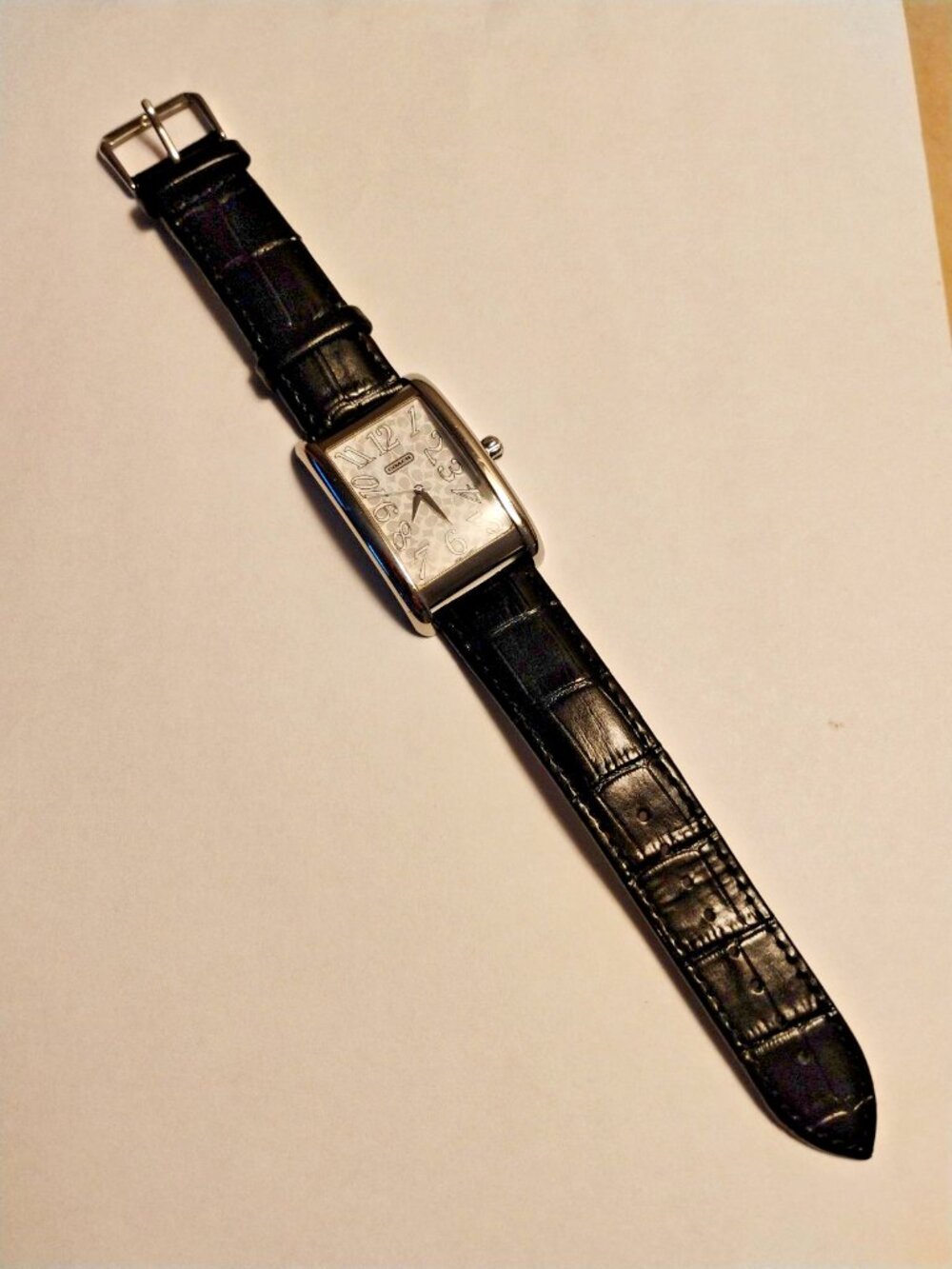 “Men's Ladies Coach Large Lexington Watch in pre owned RUNNING condition.